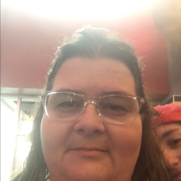 Meet your Posher, Beth - Picture 1 of 1